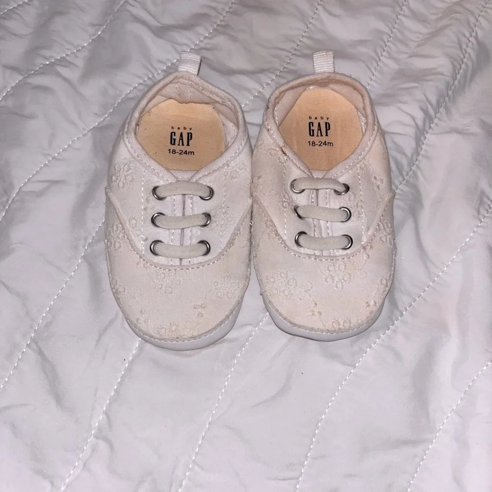Gap shoes18-24 months